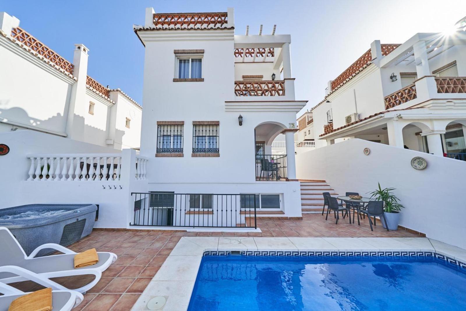 Villa Pura - Private Jacuzzi & Heated Pool Nerja Esterno foto