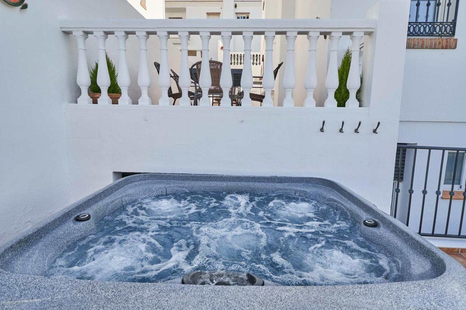 Villa Pura - Private Jacuzzi & Heated Pool Nerja Esterno foto