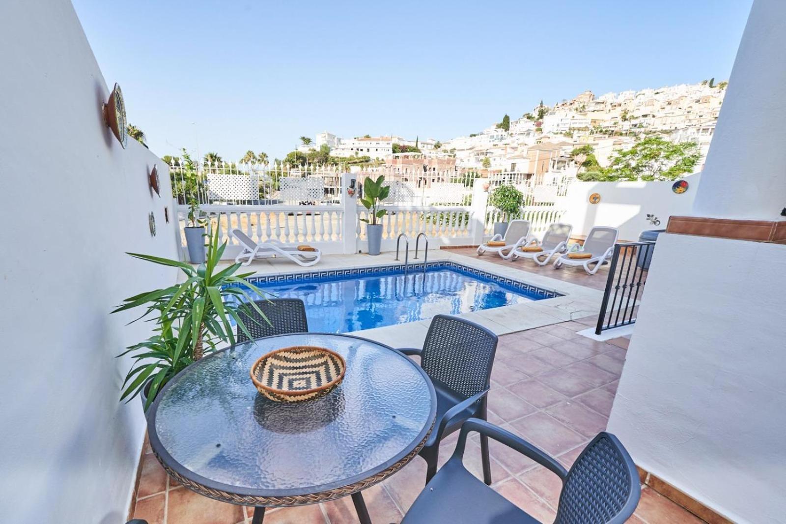 Villa Pura - Private Jacuzzi & Heated Pool Nerja Esterno foto
