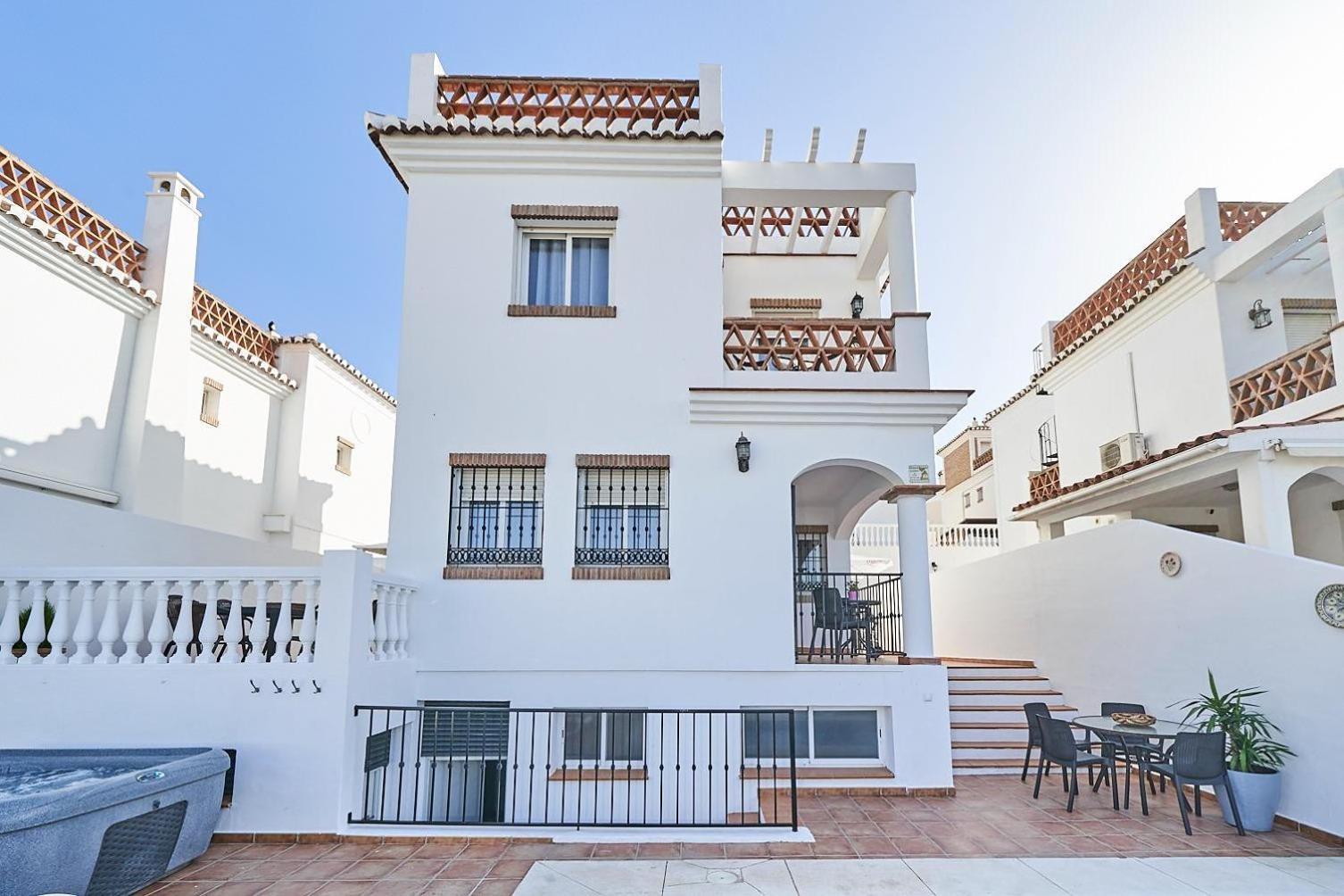 Villa Pura - Private Jacuzzi & Heated Pool Nerja Esterno foto